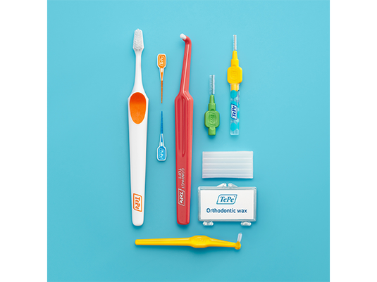 Kit to clean teeth